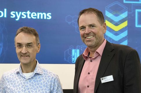 The picture shows Stefan Zintgraf, Managing Director of Acontis with Hilmar Panzer, CTO of the CODESYS Group. 